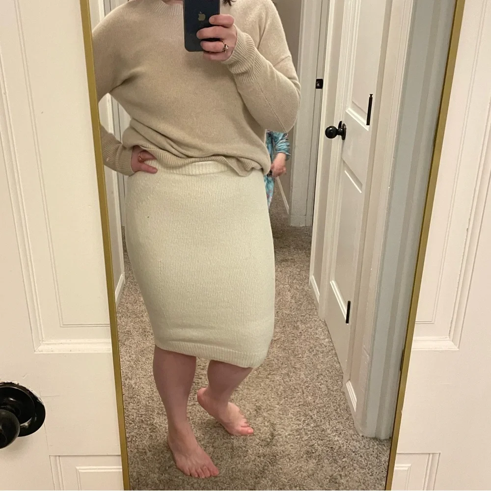TOM FORD CASHMERE knit knee length pencil skirt. Winter white/ creamy white - Picture 5 of 7